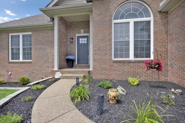 7781 Saint Jordan CIR, Newburgh, IN 47630