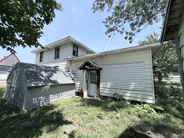 1176 E Summitt ST, Wawaka, IN 46794