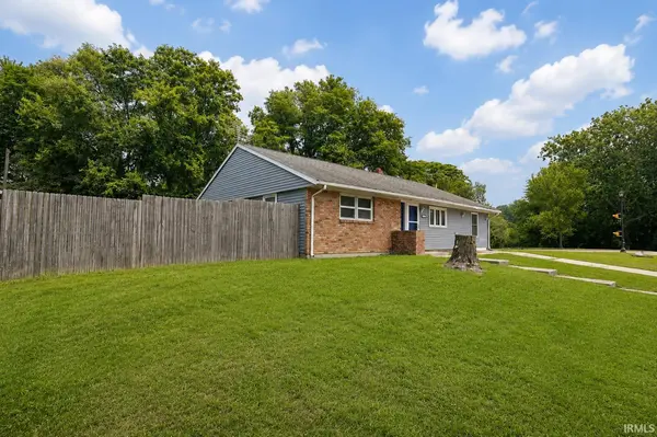 1225 Viking DR, South Bend, IN 46628