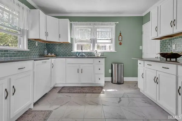 109 W Ritter ST, Ellettsville, IN 47429-1524