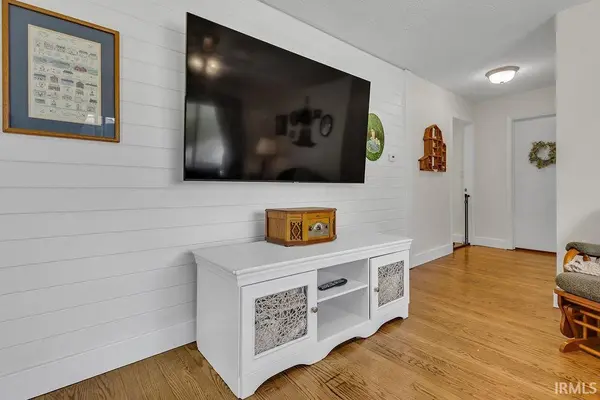 109 W Ritter ST, Ellettsville, IN 47429-1524