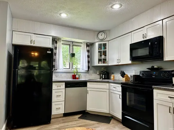 9393 S Pointe Retreat DR, Bloomington, IN 47401
