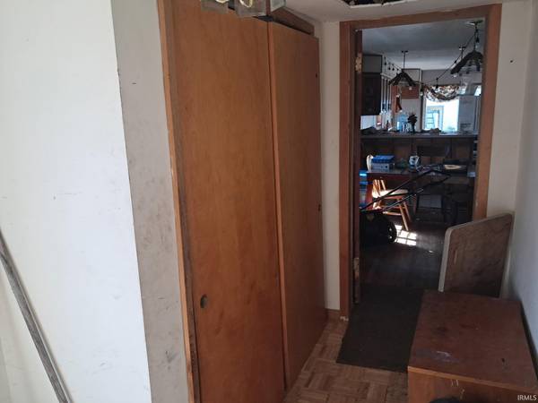 1810 Werwinski ST, South Bend, IN 46628-2323