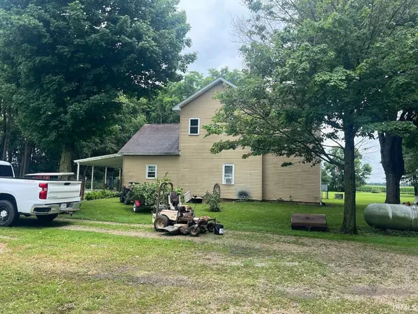 1076 W County Road 100 ***, New Castle, IN 47362-9143
