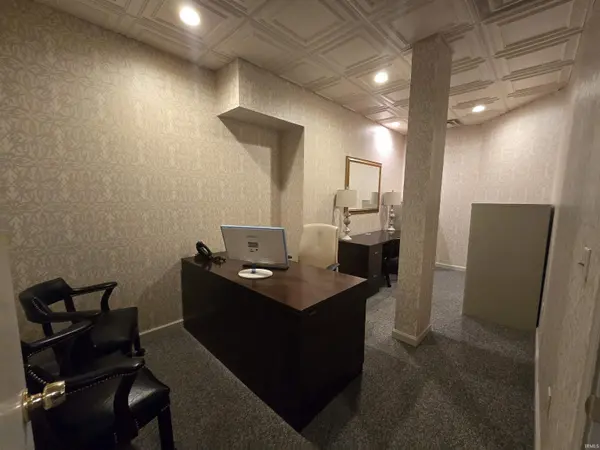 62 Public Square SQ, Salem, IN 47167