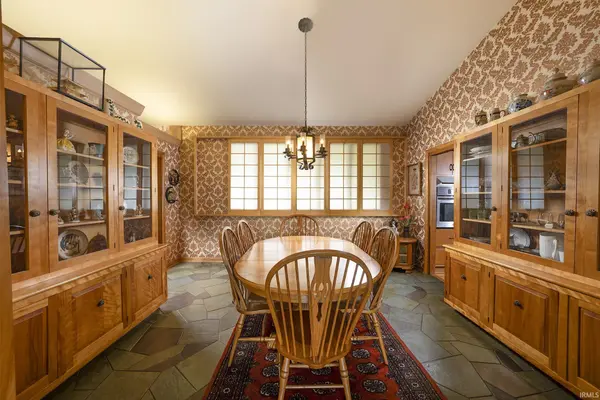 1839 Rainbow Bend BLVD, Elkhart, IN 46514-1402