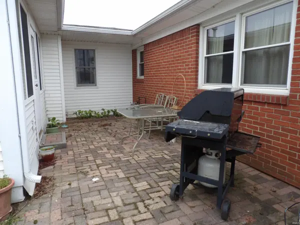 5748 S 700 EAST ***, Walton, IN 46994
