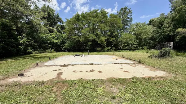 307 W River DR, Patoka, IN 47666-9008