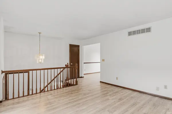 7020 Peartree LN, Fort Wayne, IN 46825-3741