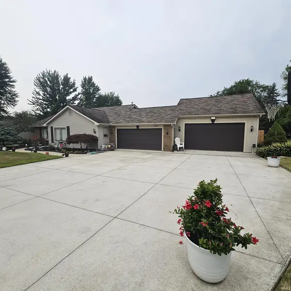 8605 SAKADEN Pkwy, Fort Wayne, IN 46825