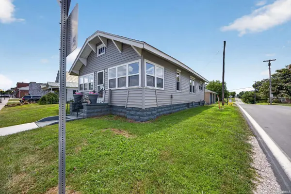 8006 E Main ST, Dugger, IN 47848