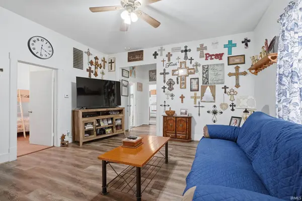 414 W 6th ST, Mount Carmel, IL 62863