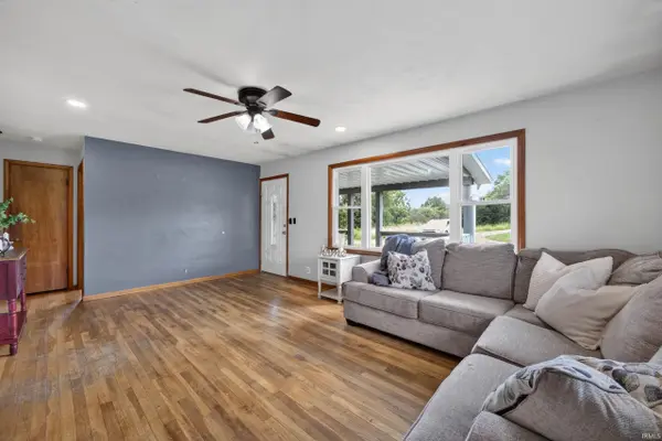 11267 E Main ST, Owensburg, IN 47453