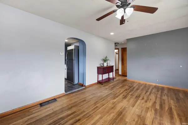 11267 E Main ST, Owensburg, IN 47453