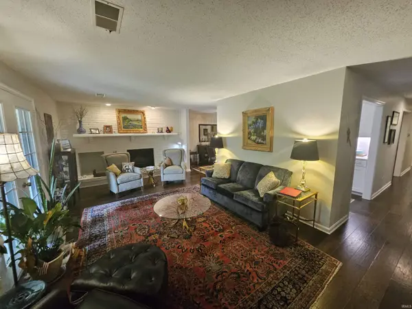 6618 Newburgh RD, Evansville, IN 47715