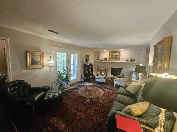6618 Newburgh RD, Evansville, IN 47715