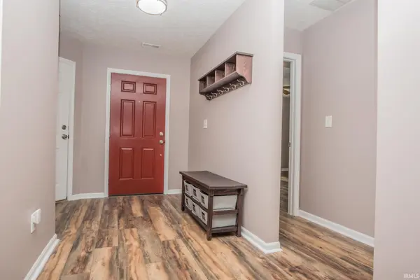 9105 Robey Meadows LN, Indianapolis, IN 46234-1668