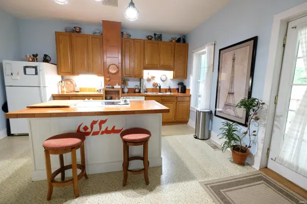 621 W Oak ST, Ellettsville, IN 47429
