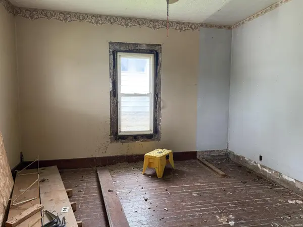 1222 9th St ***, Bedford, IN 47421