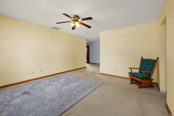 701 Shawnee Dr DR, Angola, IN 46703