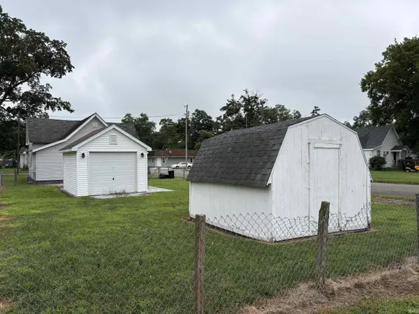 102 W Swartzel AVE, Vincennes, IN 47591