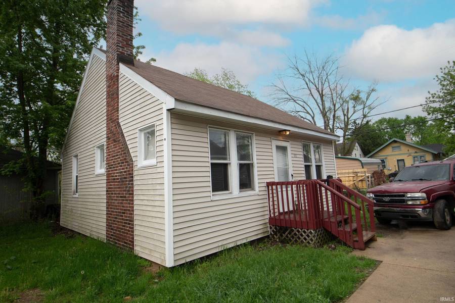 1512 Hermosa PL, South Bend, IN 46613-2610