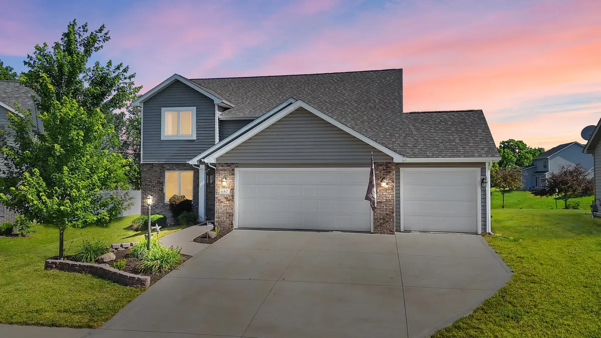 687 Sully CT, Angola, IN 46703
