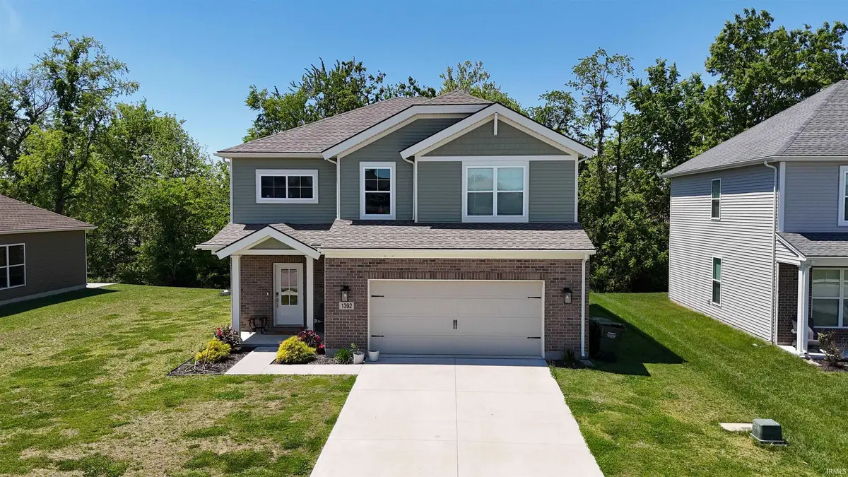 1392 N Hunters Crossing CIR, Huntingburg, IN 47542