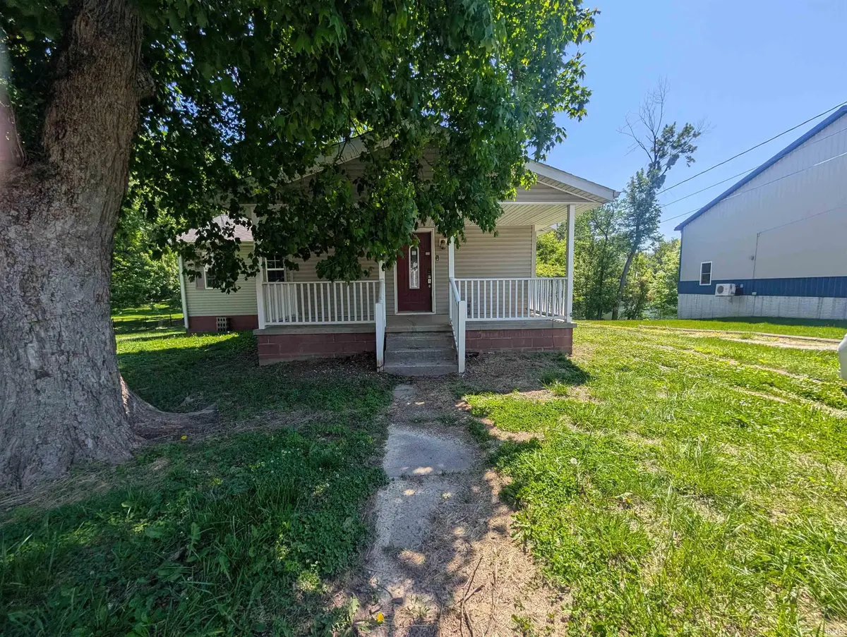1744 Bedford RD, Washington, IN 47501-1747