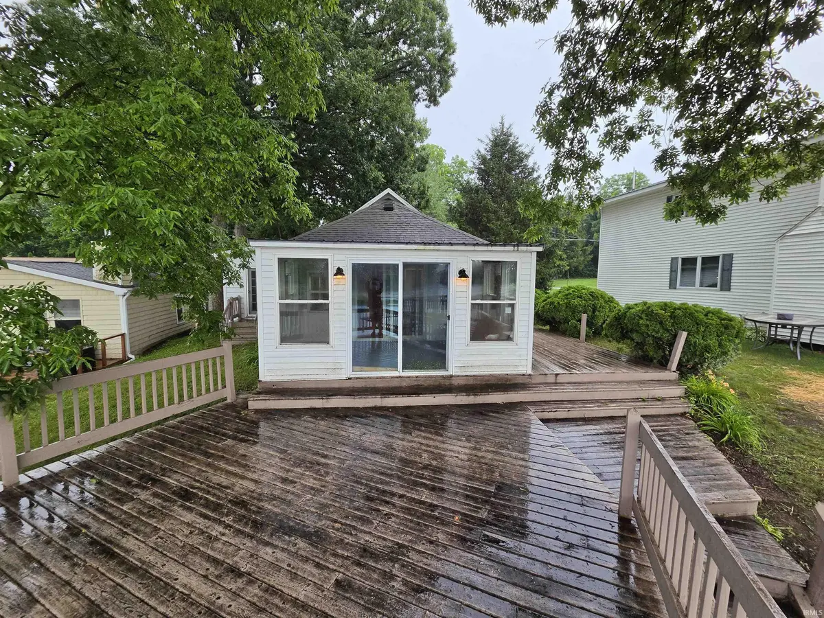 7902 N Crow DR, Monticello, IN 47960-7335