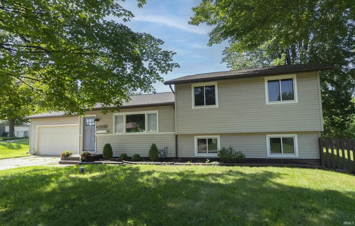 18140 Brightlingsea PL, South Bend, IN 46637-4415