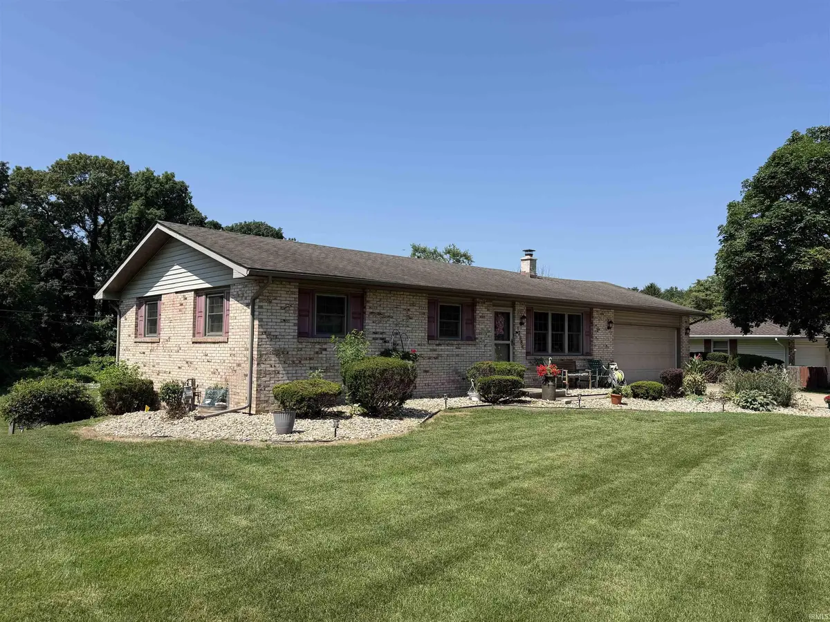 12584 Glen Oak LN, Granger, IN 46530-6822