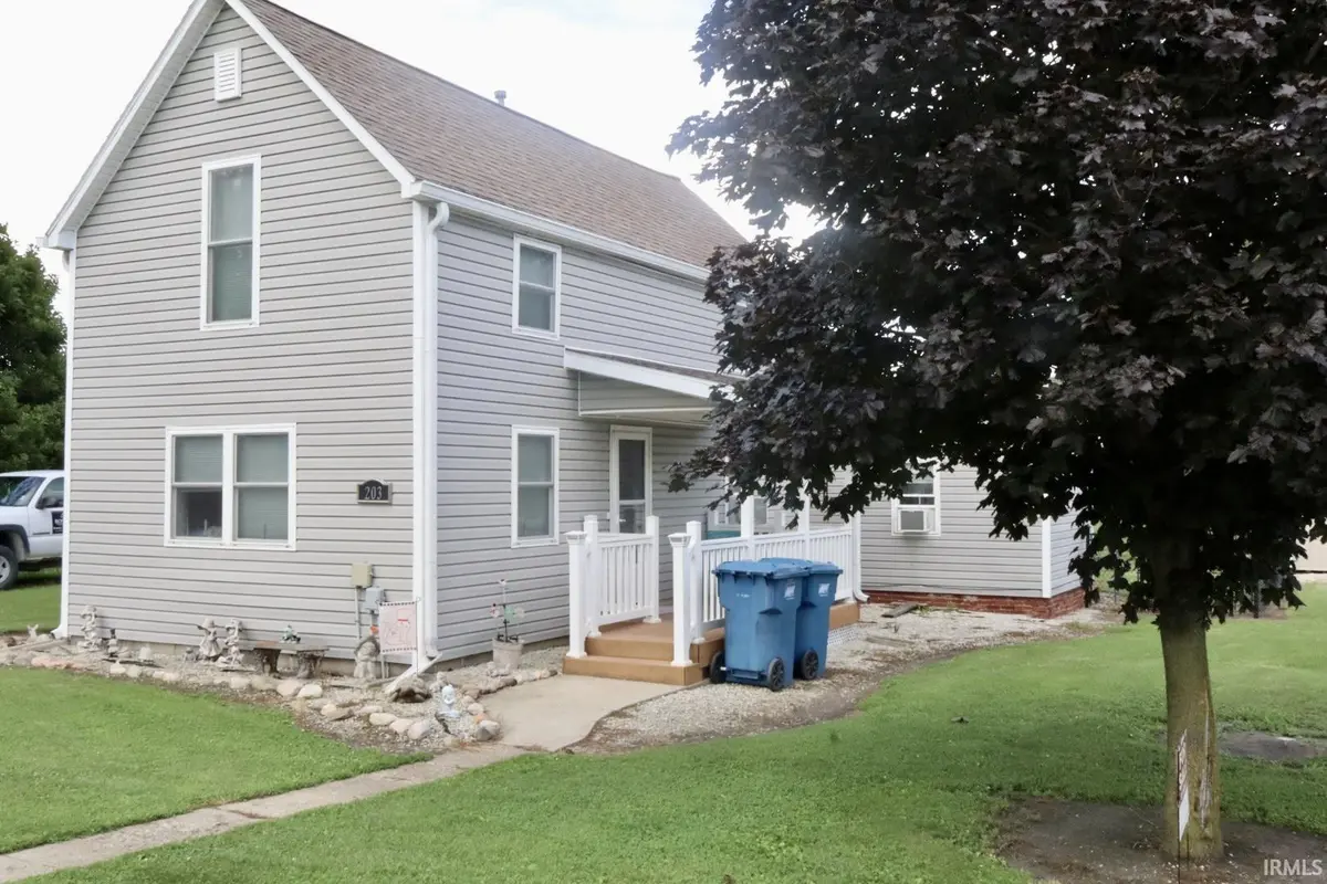 203 N Stokes ST, Boswell, IN 47921