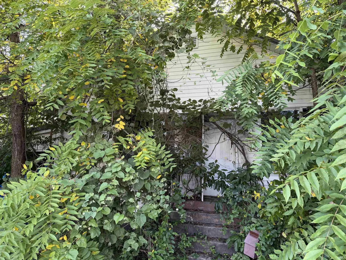 319 S Madison ST, Oakland City, IN 47660