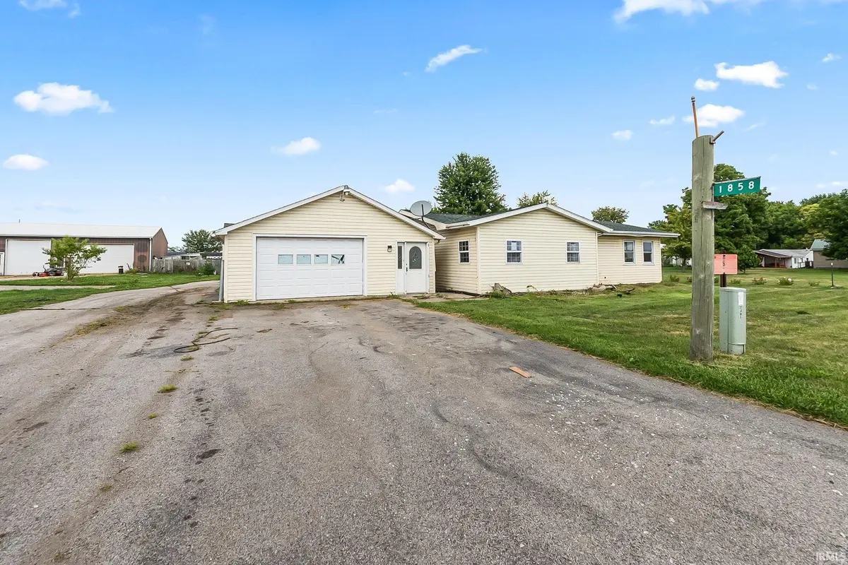 1858 W Auburn DR, Auburn, IN 46706-3340