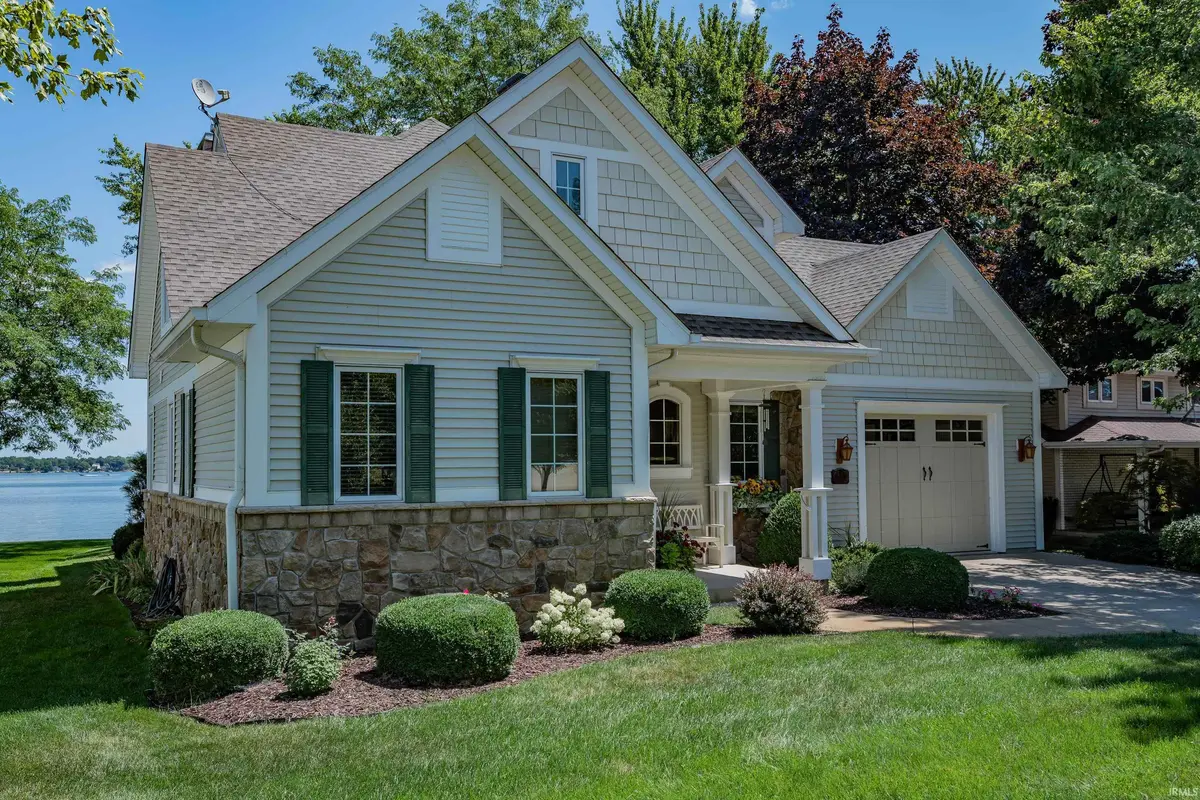 948 S Clear Lake DR, Fremont, IN 46737