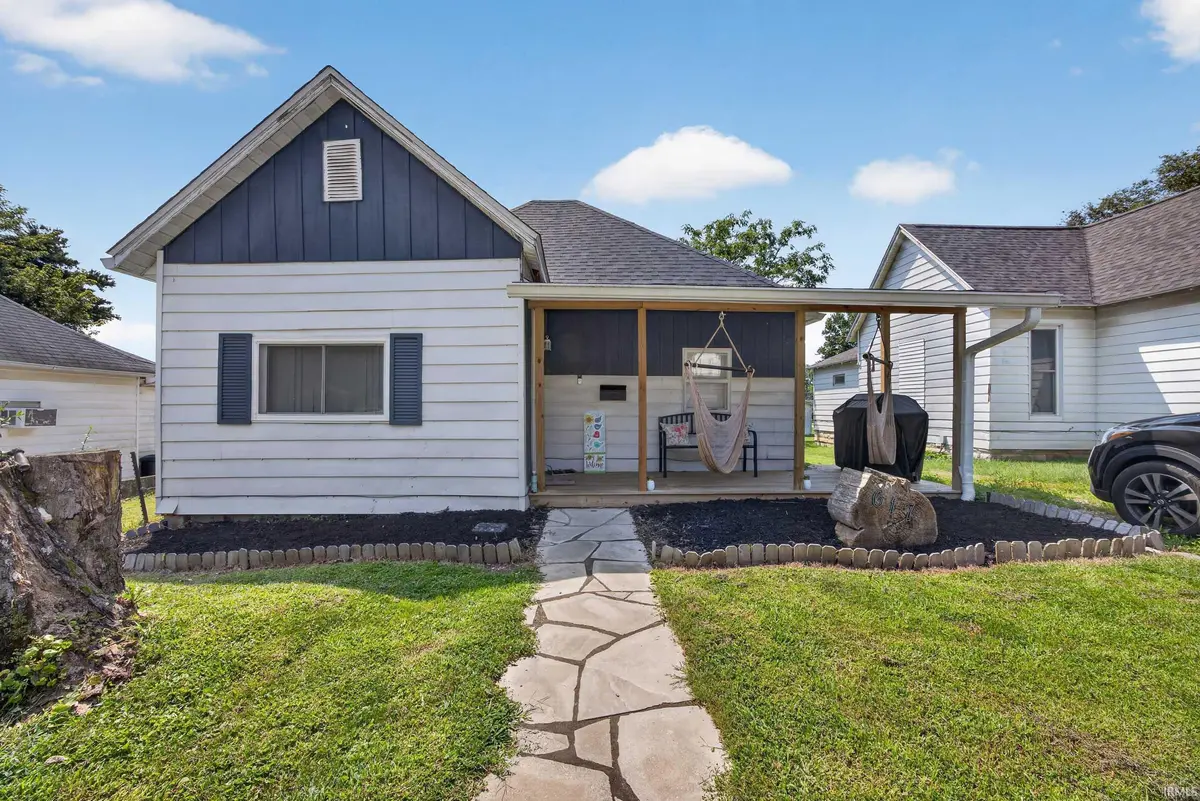 617 S 8th ST, Mitchell, IN 47446
