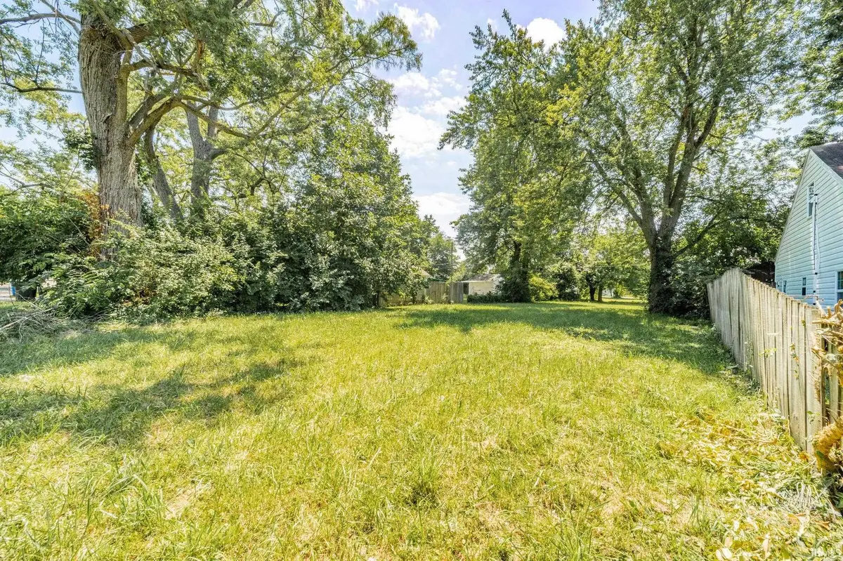 111 E Berkley AVE, Muncie, IN 47303-1264