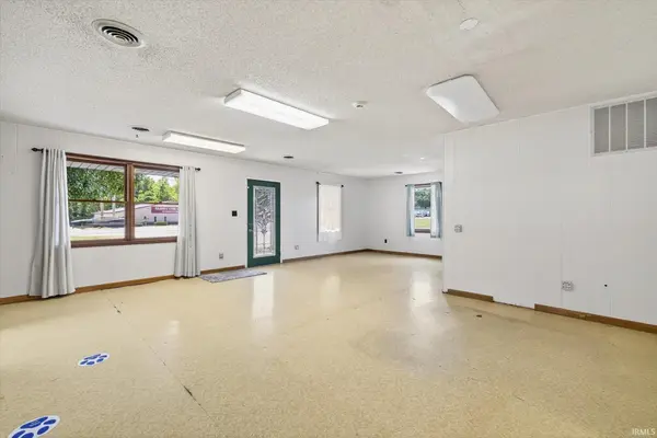 2082 W State Rd 54 ***, Bloomfield, IN 47424