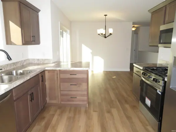 68463 Falcons Lair LN, New Paris, IN 46553-2402