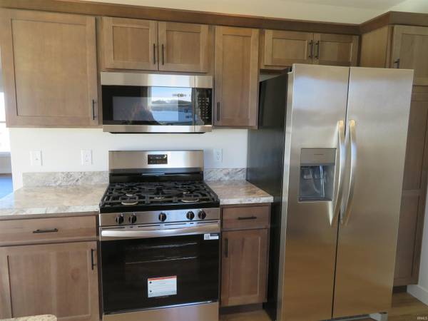 68463 Falcons Lair LN, New Paris, IN 46553-2402