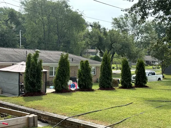 2 Pin Oak DR, Vincennes, IN 47591