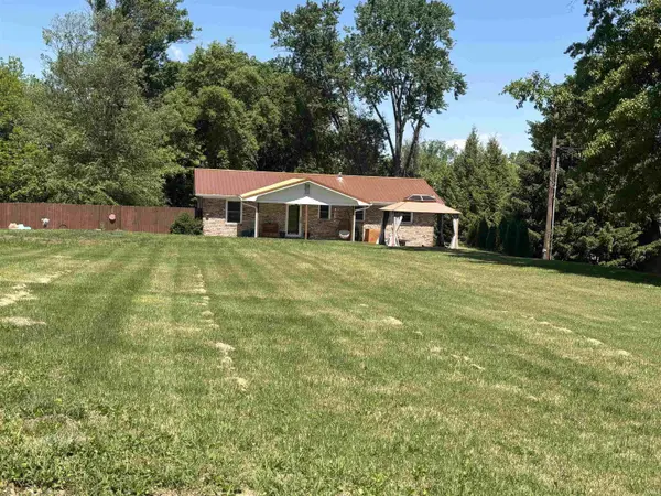 2 Pin Oak DR, Vincennes, IN 47591