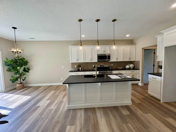 2252 Highlander DR, Warsaw, IN 46580
