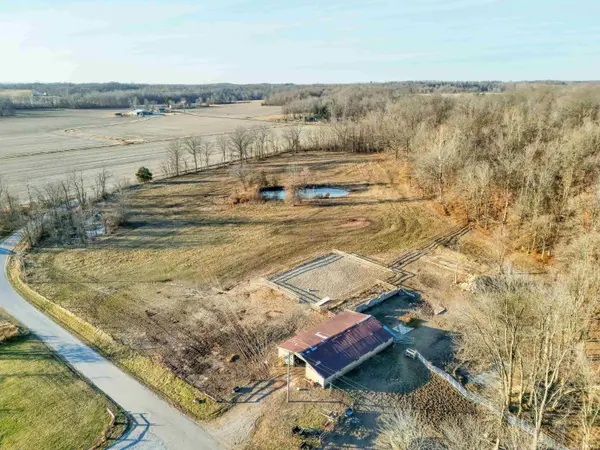 000 Defore RD, Coal City, IN 47427