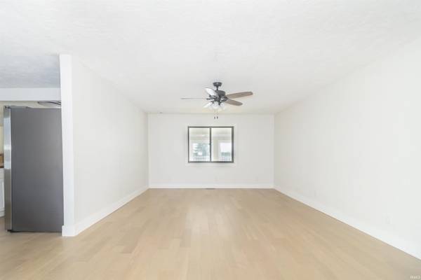 1127 Hickory LN, New Castle, IN 47362-1507