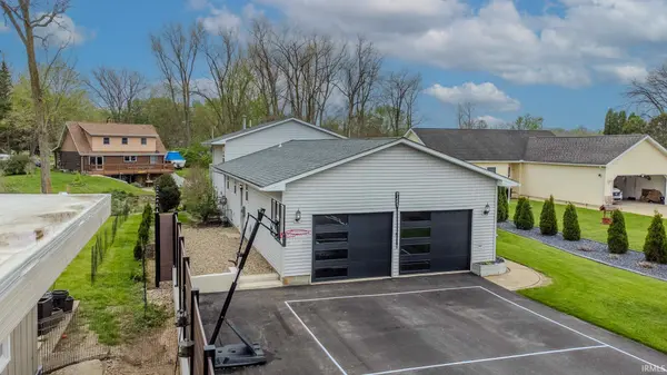 9285 E Sleepy Hollow Pkwy, Cromwell, IN 46732-9631