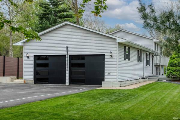 9285 E Sleepy Hollow Pkwy, Cromwell, IN 46732-9631