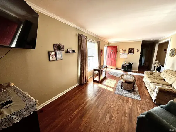 221 Fairway DR, Evansville, IN 47710