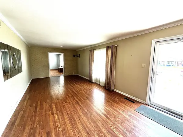 221 Fairway DR, Evansville, IN 47710
